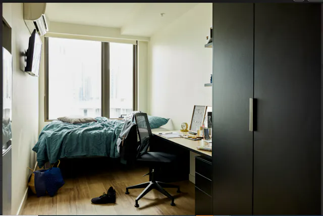 2 Bed Ensuite room image 2