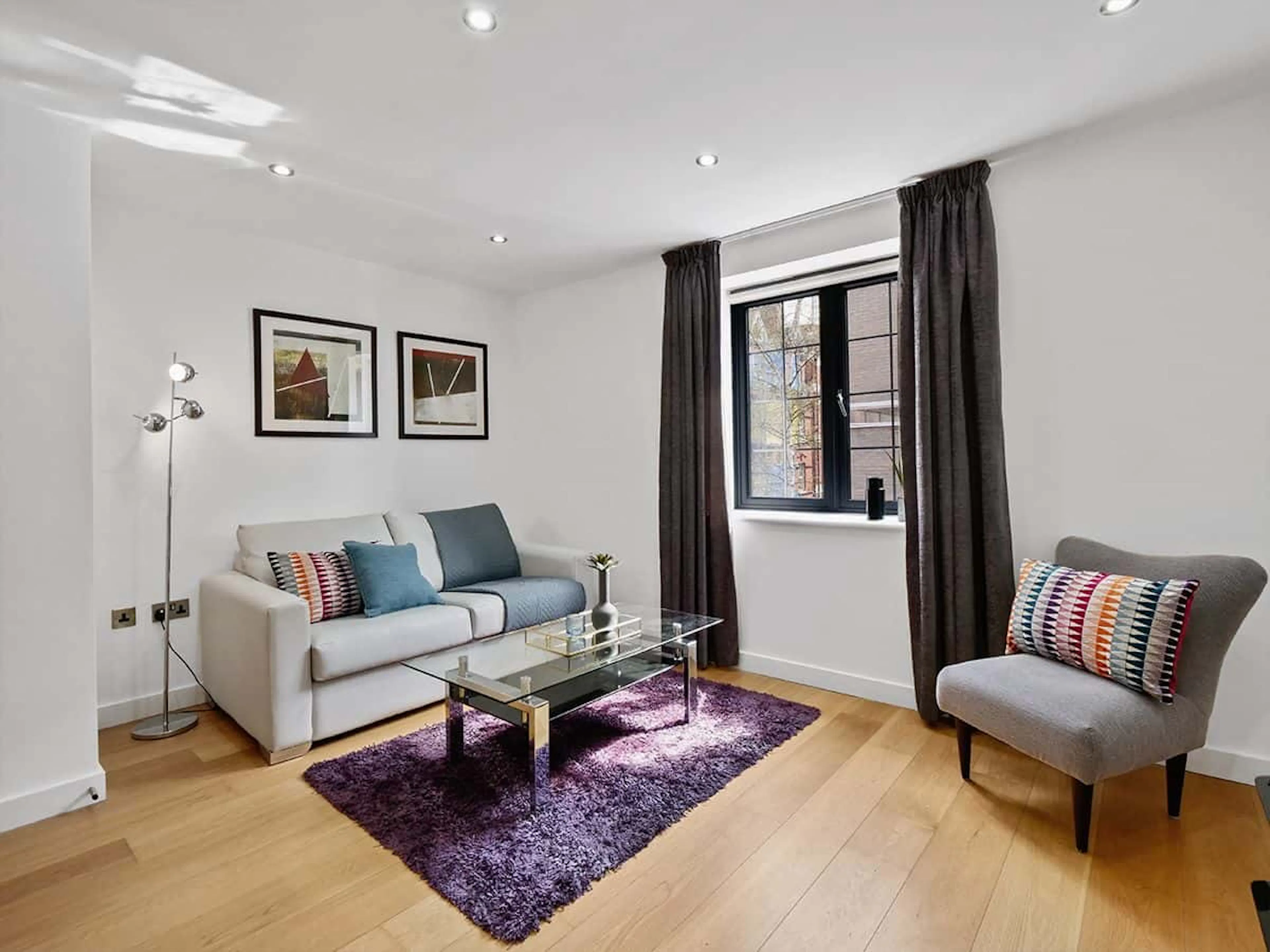 One room in 3 bedroom apartment COMMON_AREA 3