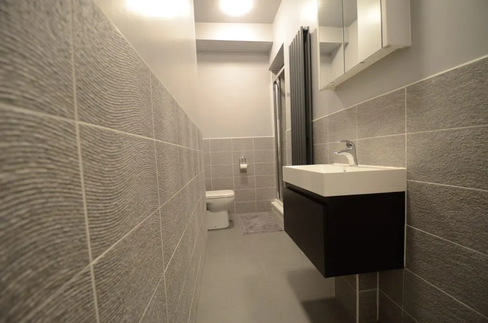 6 Bedroom Apartment BATHROOM 4