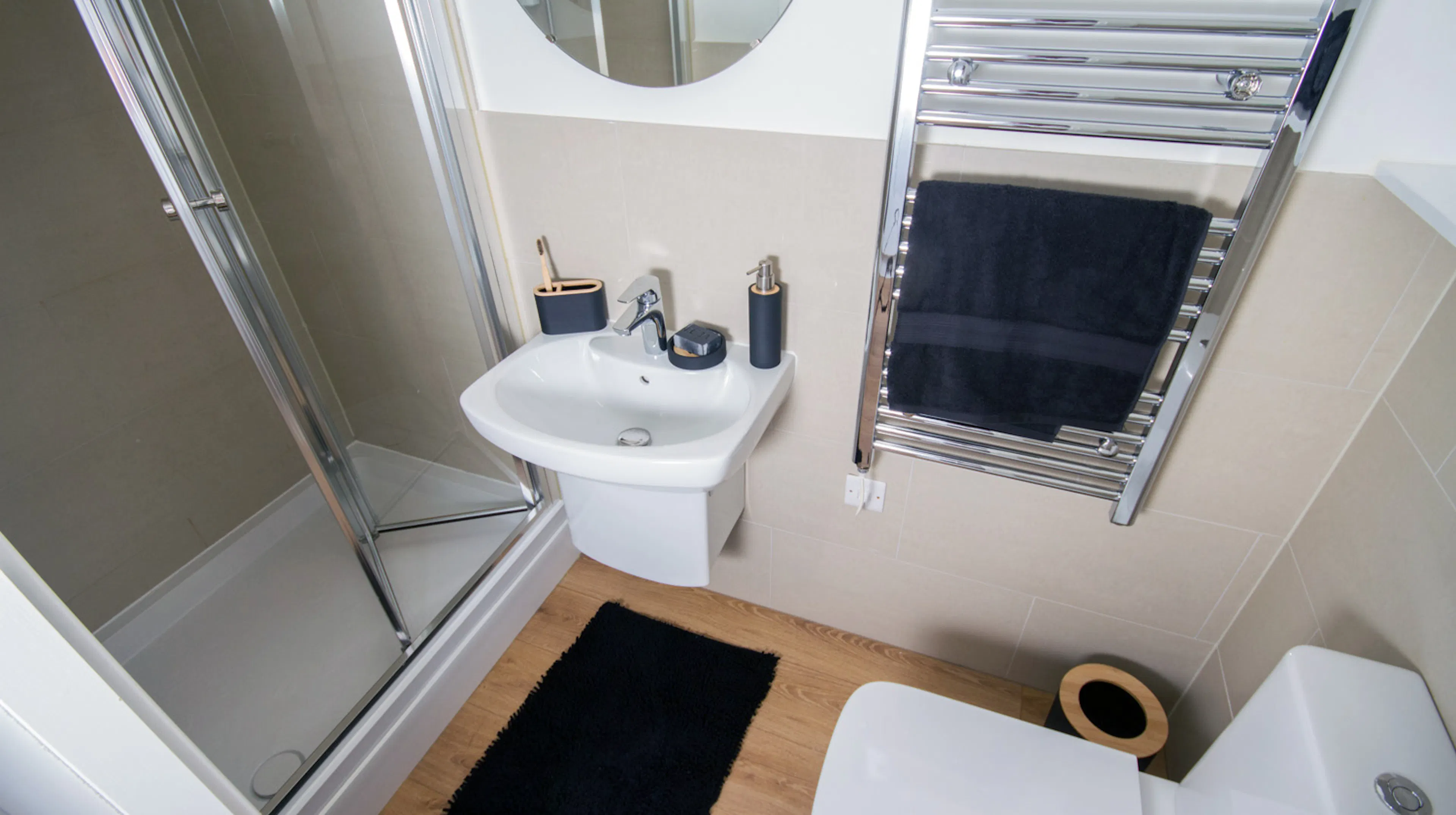 BATHROOM BATHROOM 4