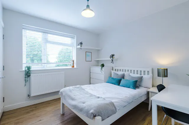 4 Bed Apartment room image 2