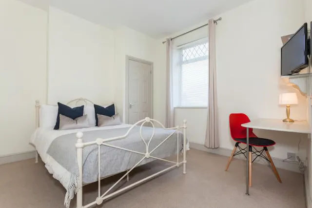 7 Bedroom Apartment room image 1