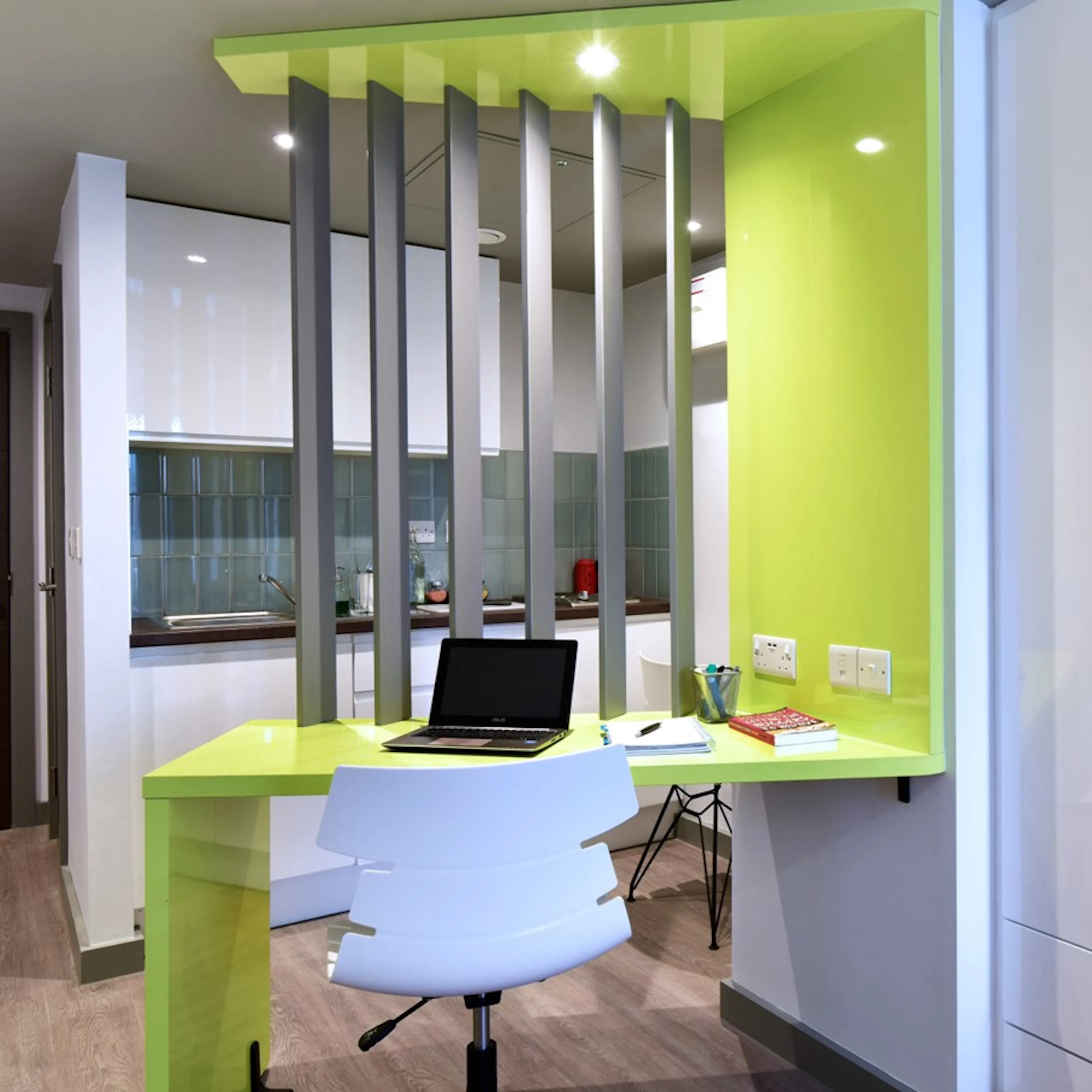 Executive Studio ROOM 2