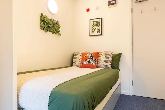 Bronze Apartment room image 1