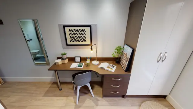 Silver En Suite Plus room image 3