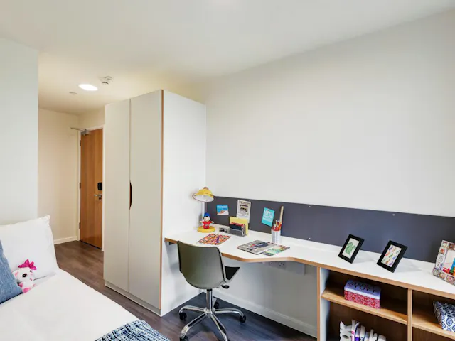 Silver Studio room image 2