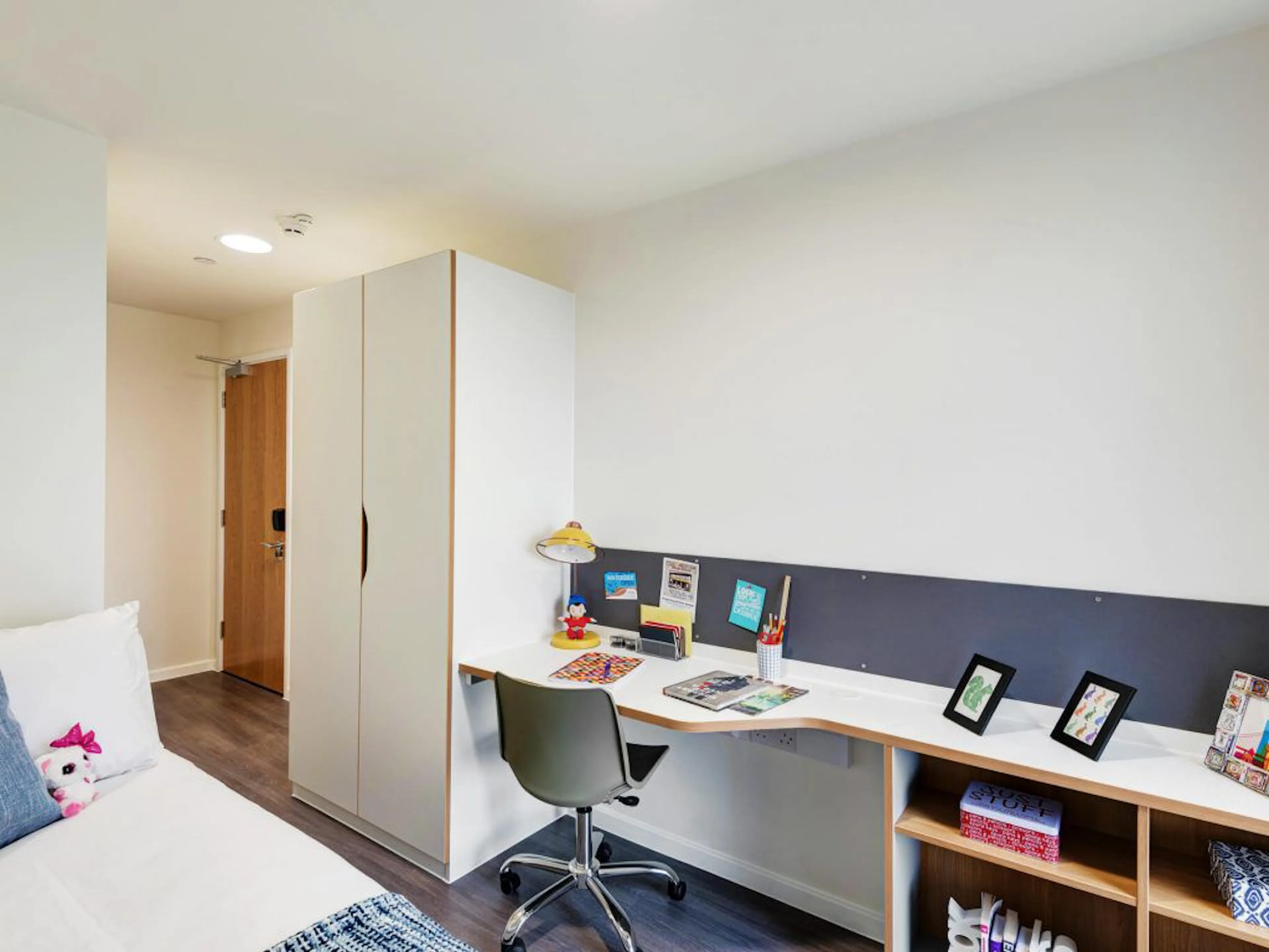 Silver Studio ROOM 2