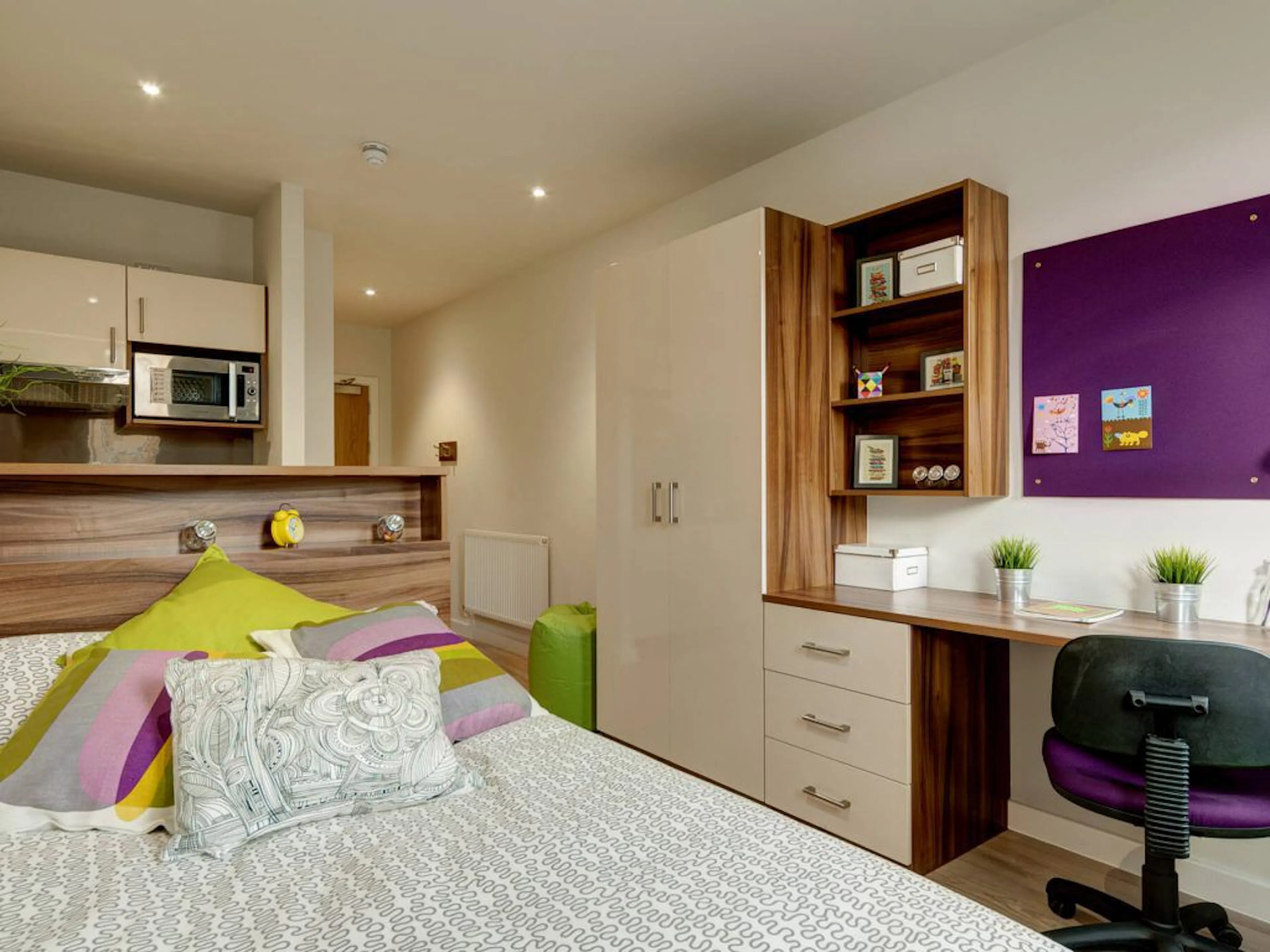 Bronze Studio ROOM 2
