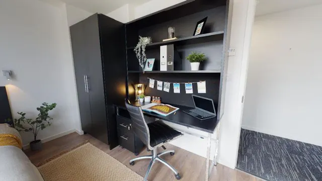 Gold En Suite room image 3