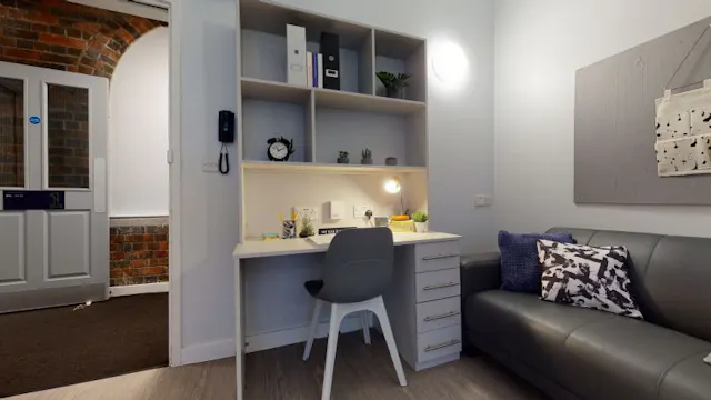 Bronze Studio Plus room image 3