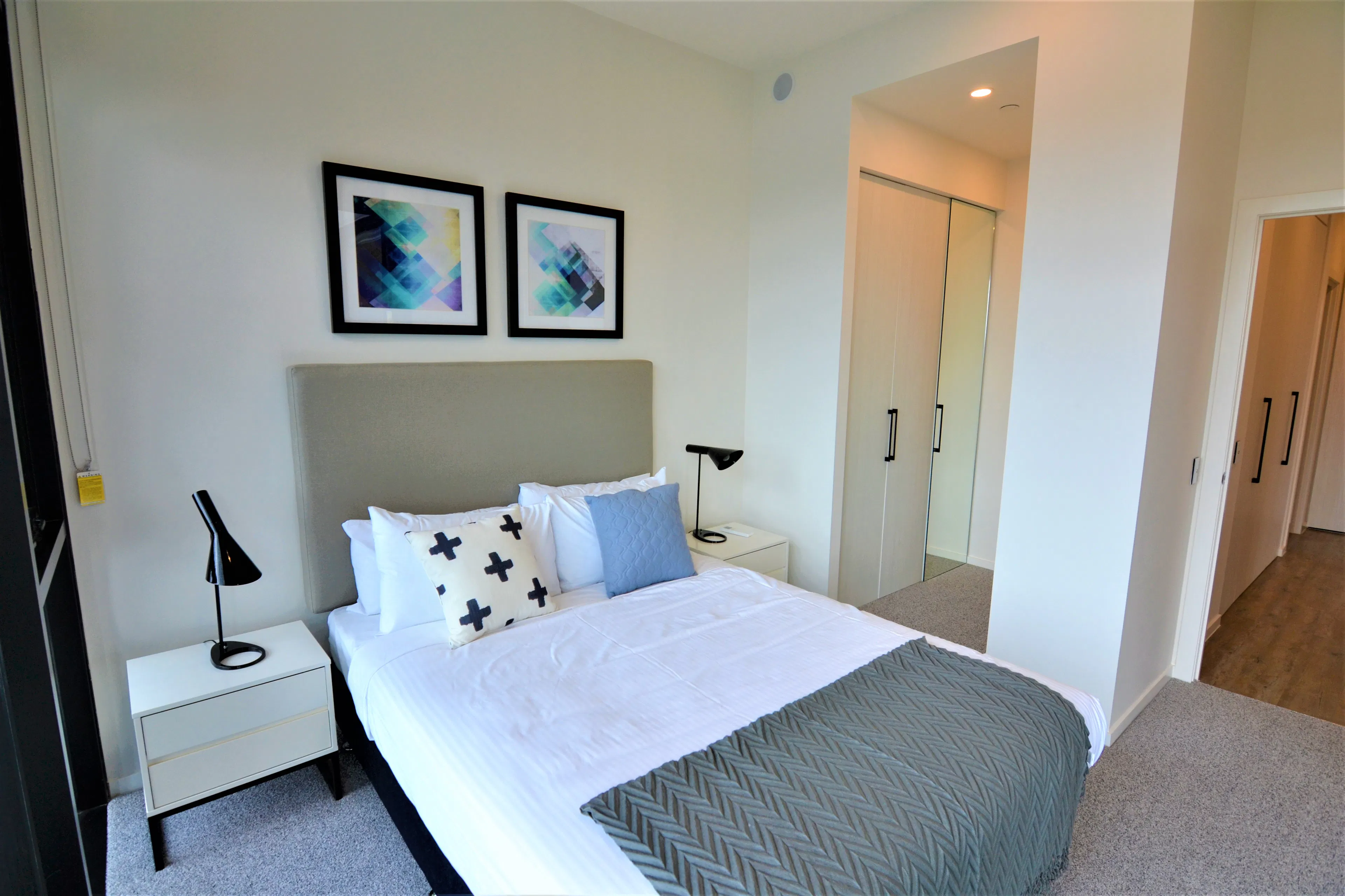 3 Bedroom 3 Bathroom Apartment ROOM 1