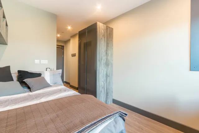 3 Bed Apartment room image 1