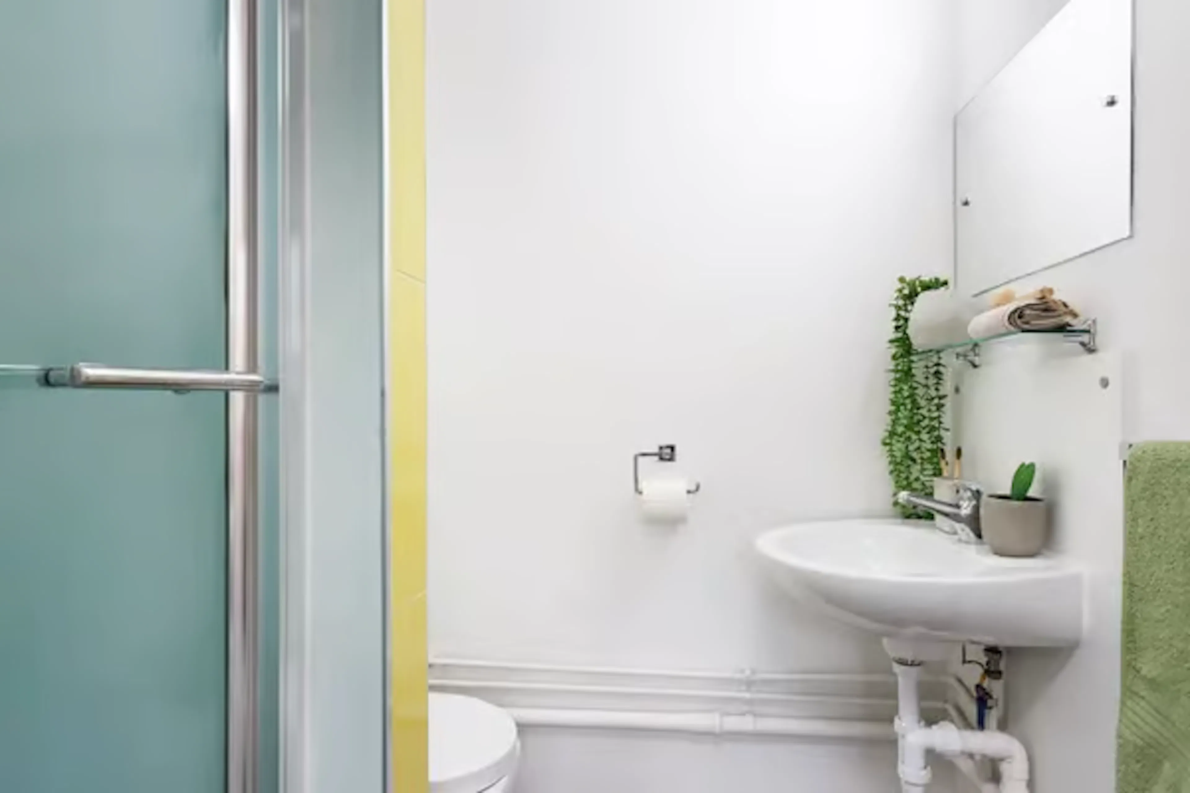 3 Bed Flat BATHROOM 4