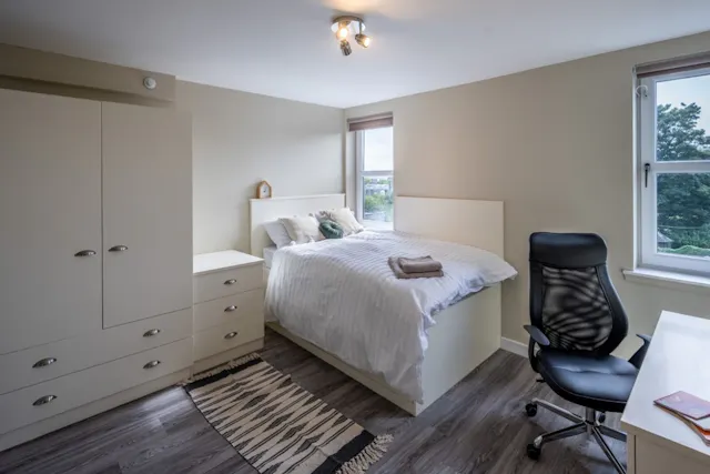 3 Bed Standard Plus room image 1