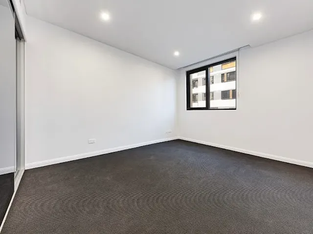 3 Bedroom, 2 Bathroom Apartment room image 2