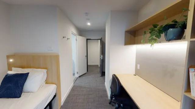 3 Bedroom Multishare Ensuite room image 1