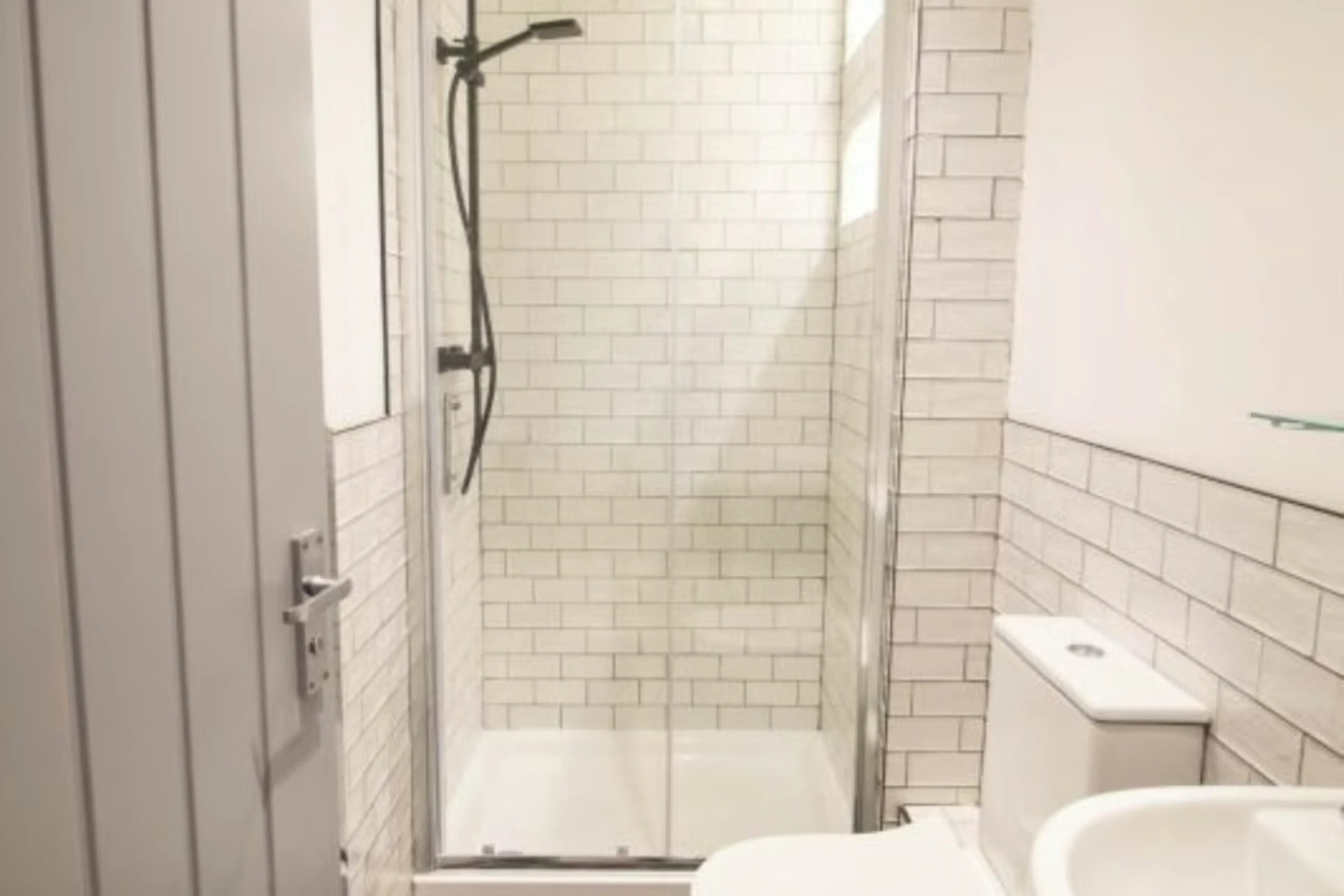 6 Bedroom Apartment BATHROOM 4