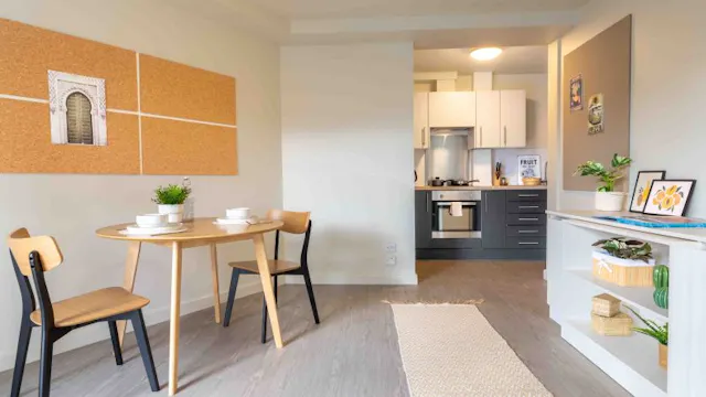 Gold One Bed Plus Balc room image 3
