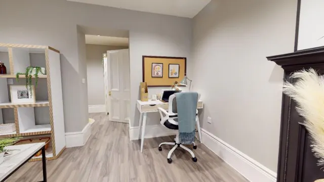 Gold En-Suite room image 3