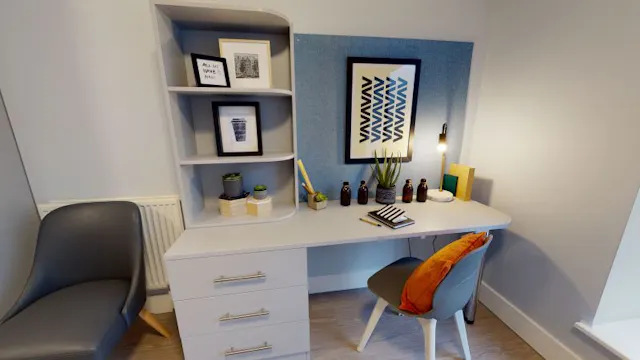 Silver Studio room image 3