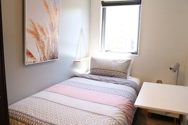 Apartment 3 (4 bedrooms & 1 bathroom) room image 2