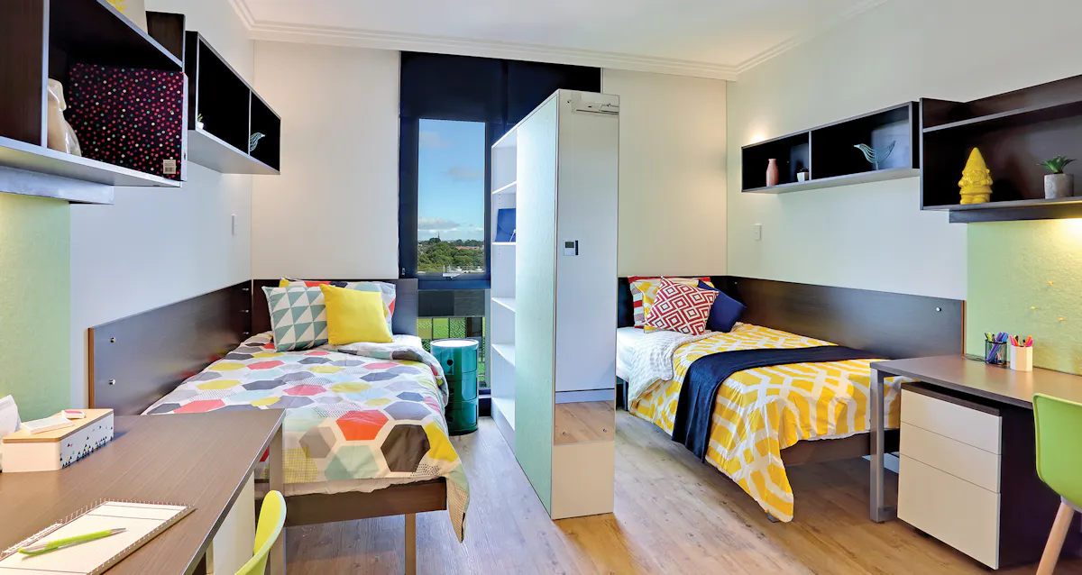 ROOM ROOM