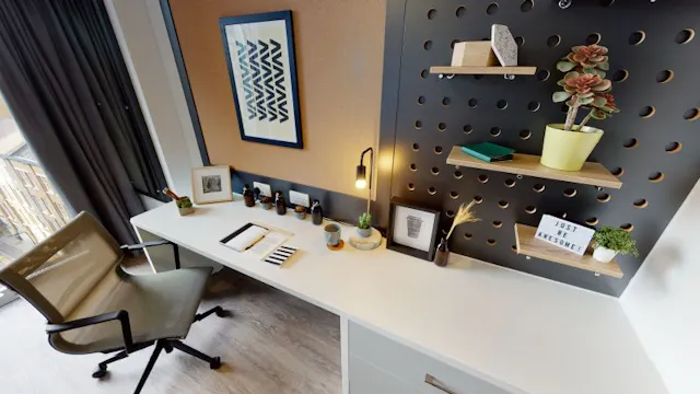 Silver Studio room image 3