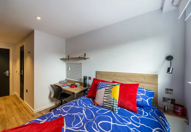 3 Bed En-suite room image 1