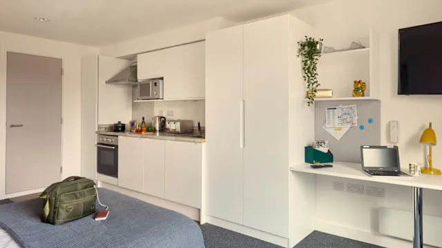 Classic 3 Bed Apartment room image 3