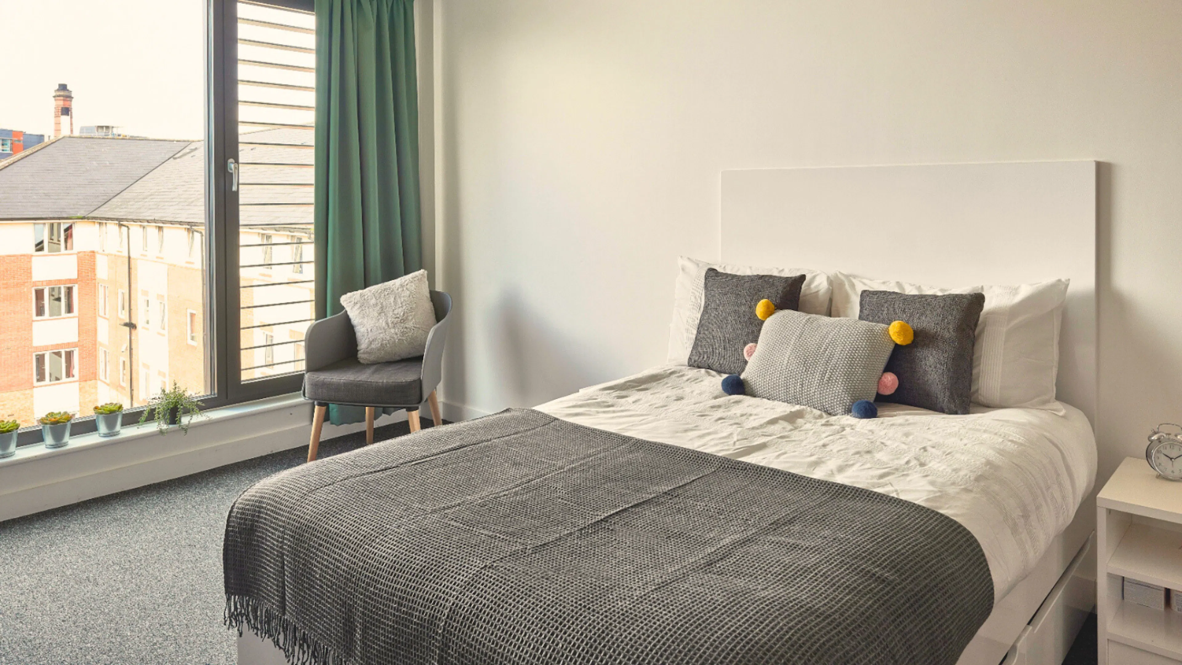 Classic 3 Bed Apartment ROOM 3