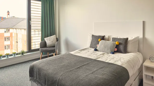Classic 3 Bed Apartment room image 2