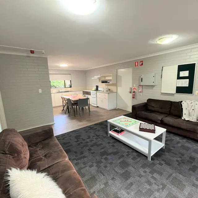 6 Bedroom Apartment Lakeside room image 1