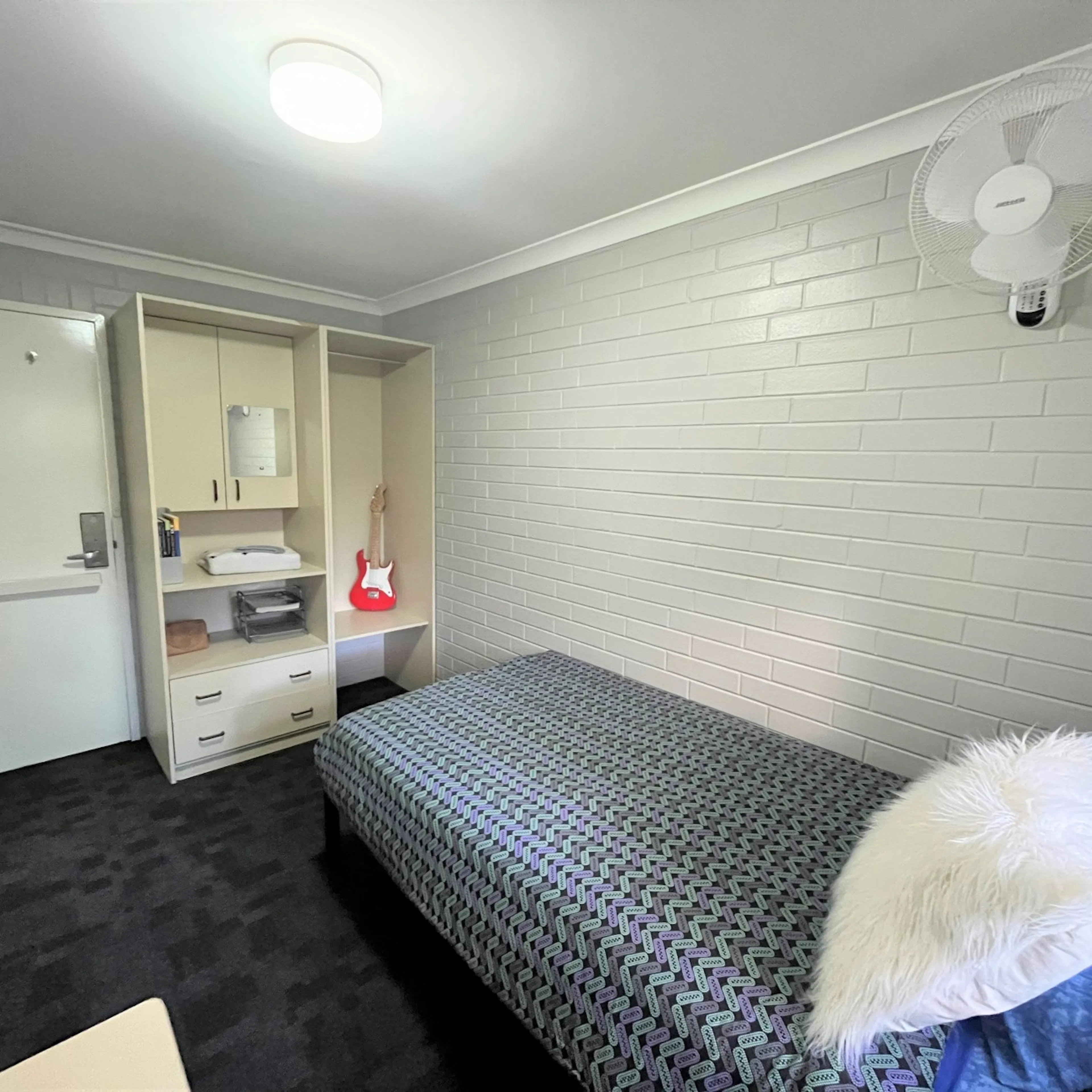 3 Bedroom Apartment Poolside ROOM 3