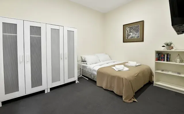 Studio 3 room image 1