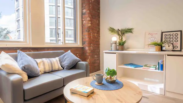 Platinum One Bed Apartment room image 3