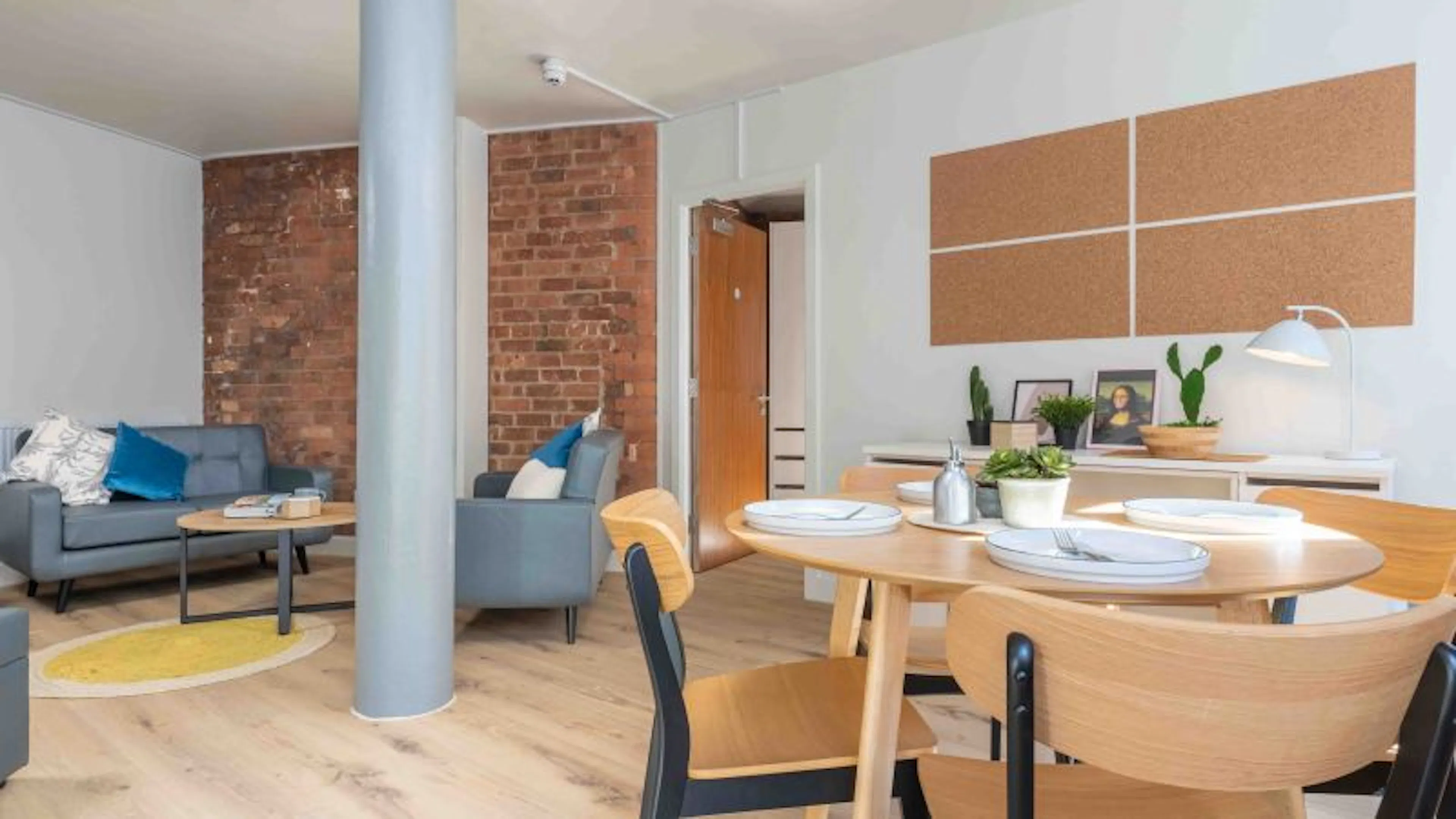 Bronze Three Bed Duplex ROOM 2