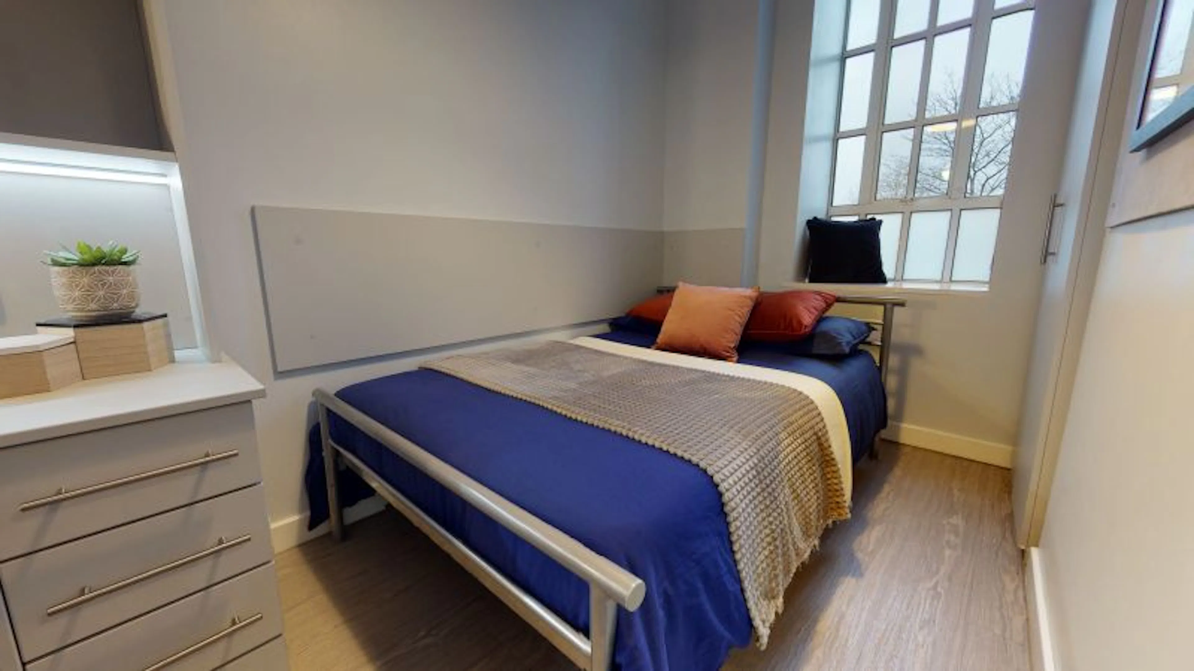 Two Bed Apartment ROOM 2