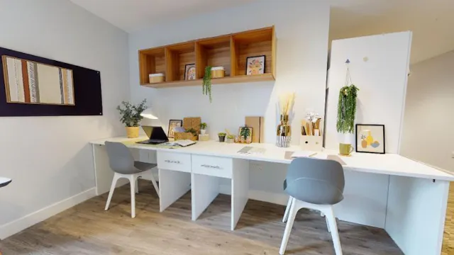 Platinum Studio  room image 3