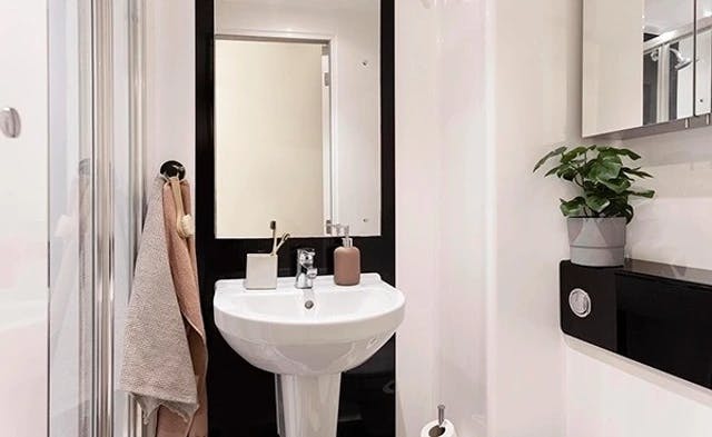 Ensuite Medium High Double