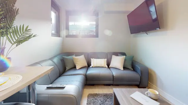 Bronze En Suite Plus room image 3