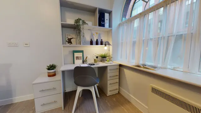 Silver Studio Plus room image 3