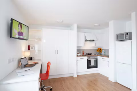 hassell-street-newcastle-under-lyme-ROOM