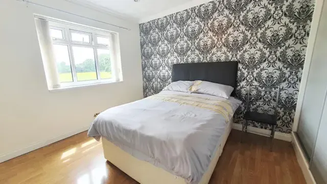 4 Bed Apartment room image 1