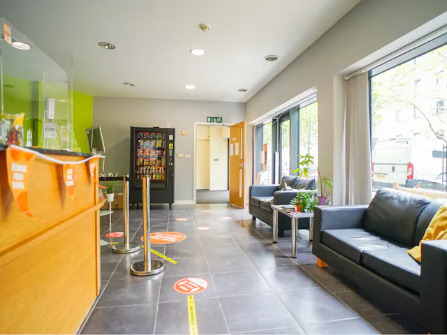 4 Bed Gold Ensuite room image 1