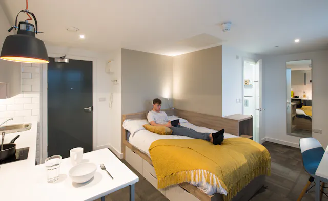 Superior-plus Self-contained Studio room image 2