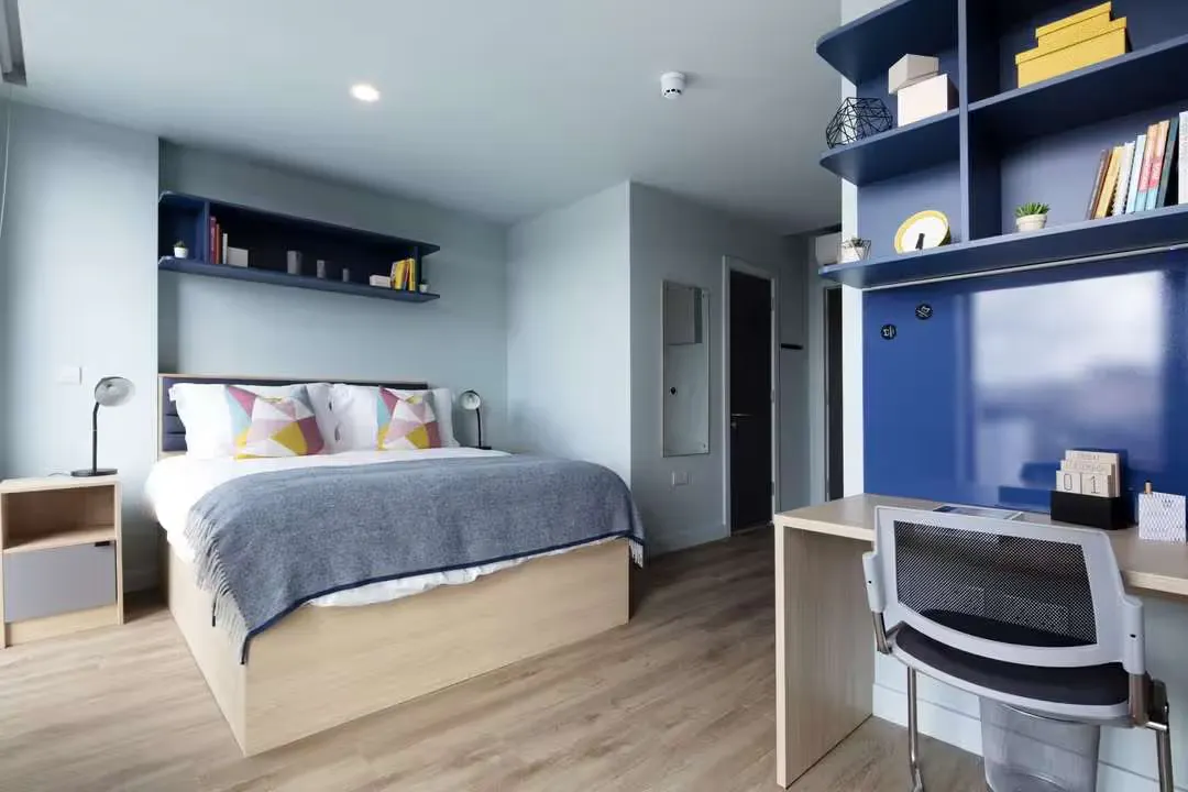 ROOM ROOM