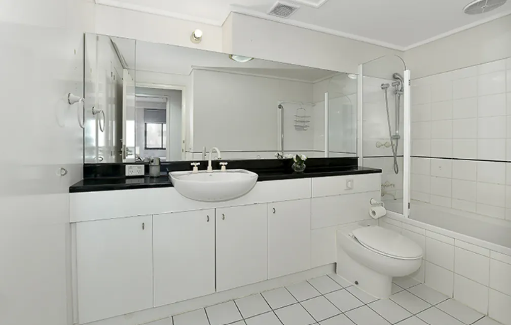 Apartment 415 BATHROOM 3