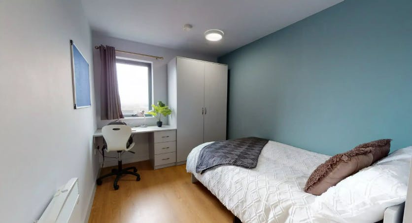 4 - 5 Bed Ensuite