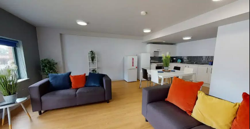 4 - 5 Bed Ensuite