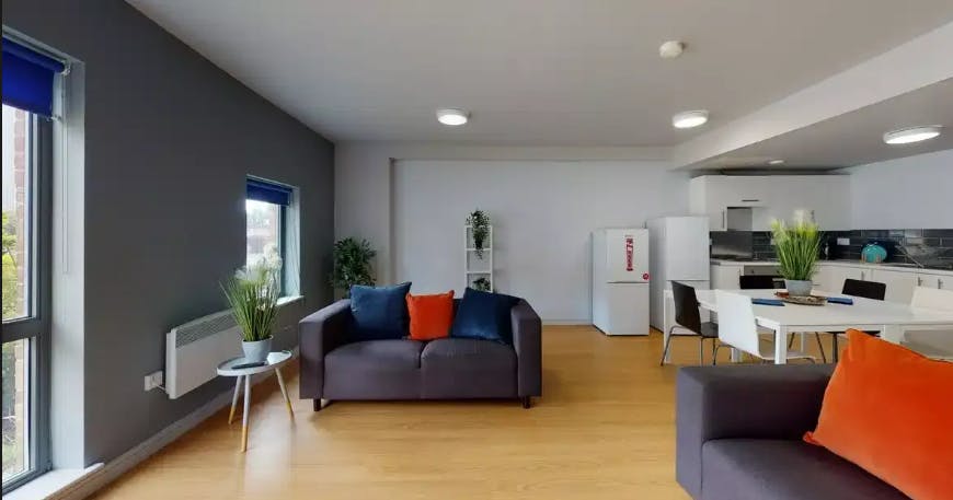 4 - 5 Bed Ensuite